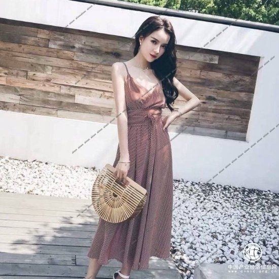 广州爱琐女装女性穿上更出彩 让加盟商从此过上品质生活