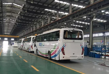 中国大客车“走俏”中东市场