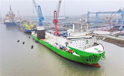 全球最大吨位风电安装船出海试航