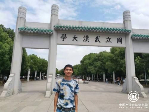 河南方城：一条感谢信道出扶贫助学情