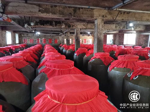 “壮丽70年 振兴看鹤城”：富裕老窖酒业实现产业多元立体发展