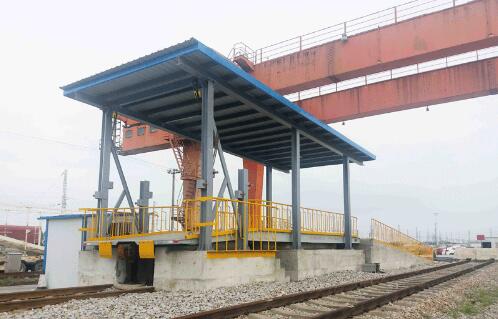 中车齐车集团自主研制升降式双层汽车装卸站台投用