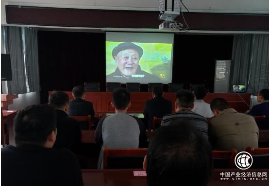 河南省方城县广阳镇组织党员观看《榜样4》 推进“不忘初心牢记使命”党性教育