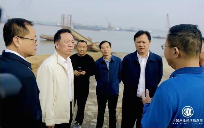 坚决守护好一江碧水——长江经济带“生态优先绿色发展”的岳阳实践