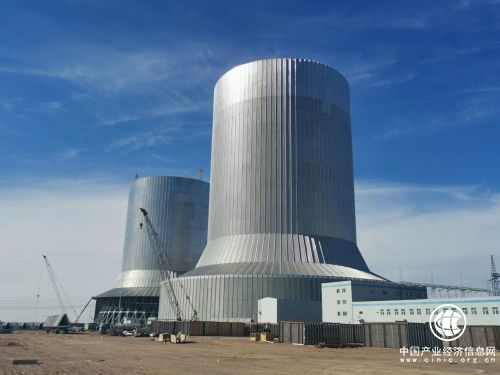 世界最重最大电厂钢结构间冷塔封顶