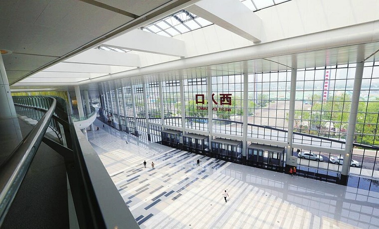 济南西部国际会展中心掀起“盖头”来