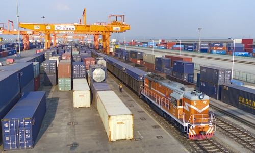 成都首发至明斯克市场采购贸易中欧班列专列