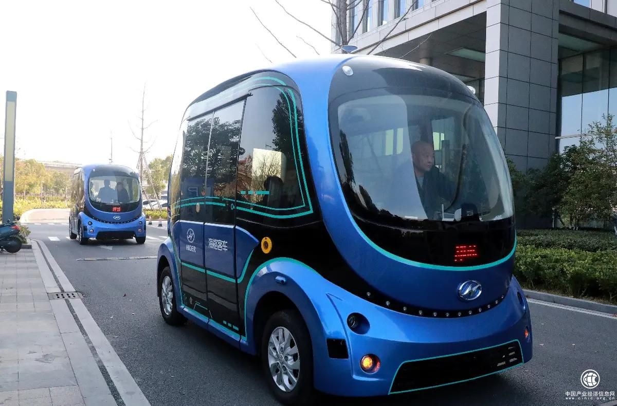苏州金龙国内首家实现无人驾驶巴士编队行驶