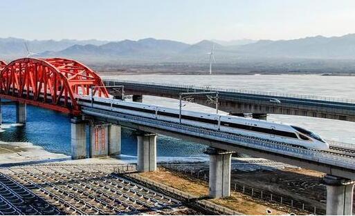 京张高铁开通运营 全程运行时间缩短至一小时内