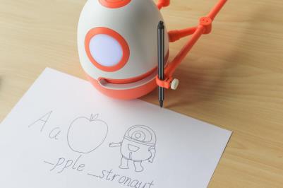 麦芽糖亲子智能机器人，让孩子爱上学习