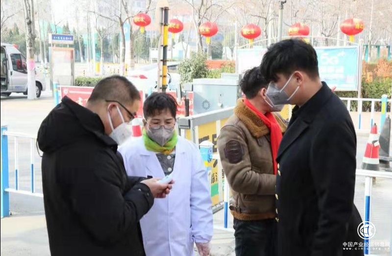 战疫故事 | 每天只睡3个小时 东关社区战“疫”前线的“铁人”张龙