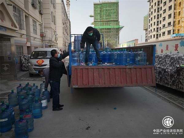 城阳：“最美”夫妻齐眉   战“疫”协力同心 