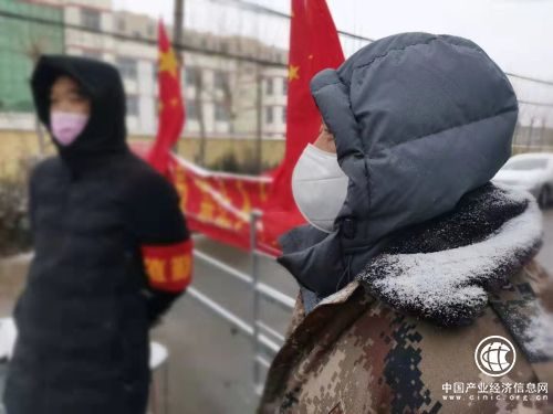 雪中战“疫” |尤新村：雪中战疫情不放松