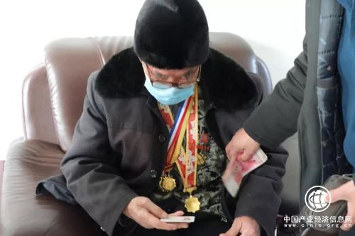 一颗红心永向党，耄耋不忘报党恩——兰陵县磨山镇建国前老党员捐款助力疫情防控