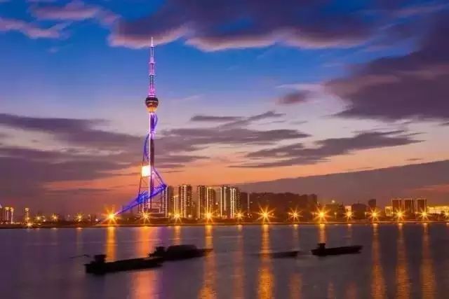 兰山区文艺工作者创作《我在沂蒙，遥望着武汉》