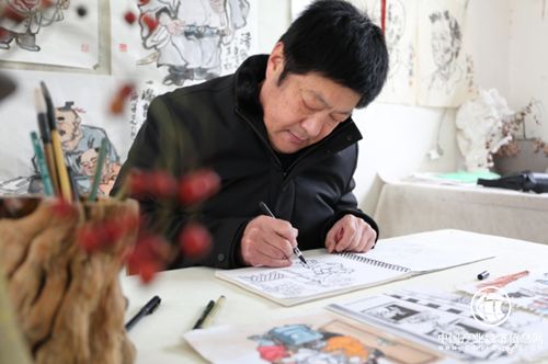 沂南县62岁退休老教师手绘漫画 宣传疫情防控