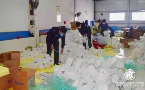 战疫曝光台丨两男子制售伪劣消毒液3500箱赚取“黑心钱”！莒南警方端掉一伪劣产品制售窝点