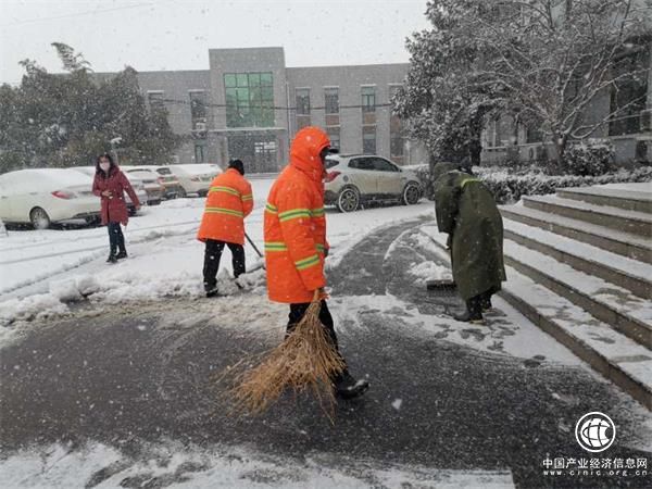 平度：风雪中 志愿者在坚守