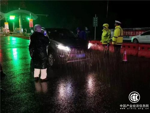 雪中坚守：疫情防控，平度综合执法铁军是一支重要力量