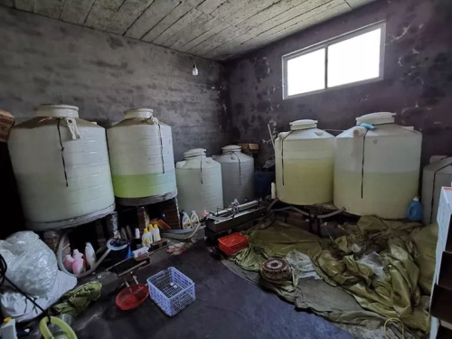 曝光台丨河东公安分局连续捣毁两处非法生产伪劣消毒液窝点