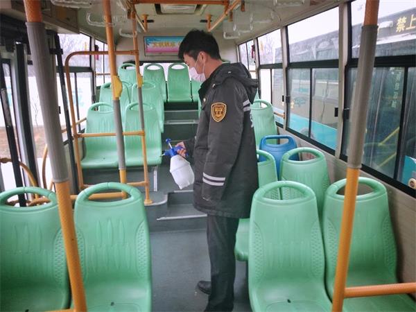 抗击疫情 温馨巴士青年先锋队在行动