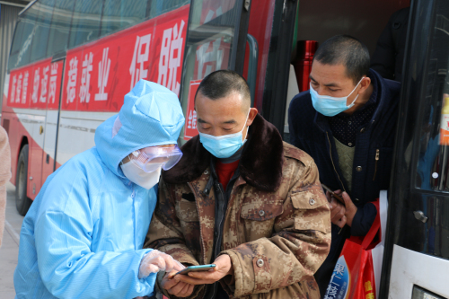 复工复产 | 临沂：渝鲁跨省“农民工返岗专车”开进泰森