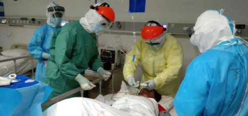 救治重患的“齐鲁经验”：24时在线，视频查房，“亲人”陪护