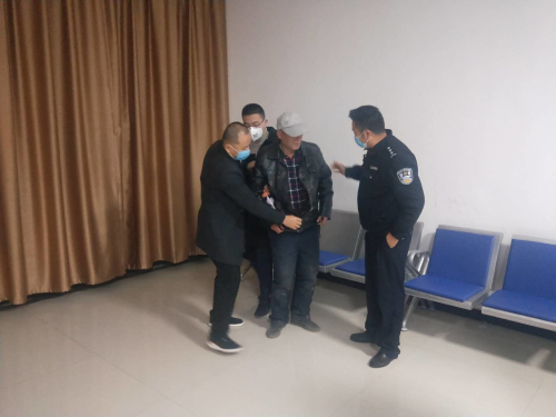 兰陵县神山派出所热心救助走失老人