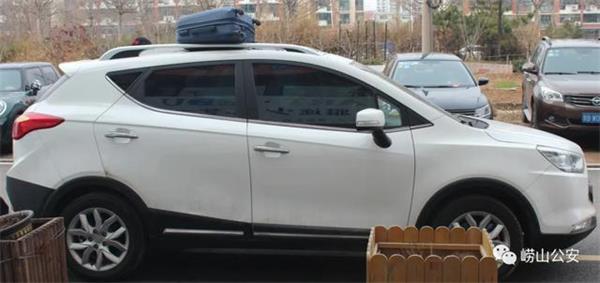 青岛一男子为泄愤拿起行李箱从10楼抛下！