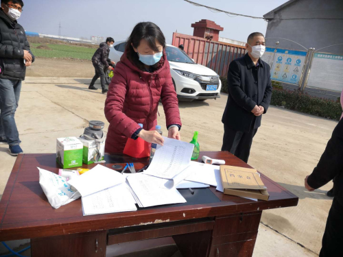 兰陵县“四进”工作组入驻神山攻坚战疫一线