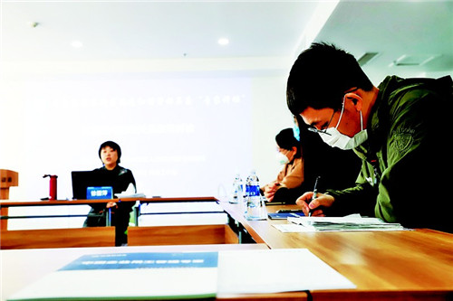 青岛西海岸新区人社局：举办“专家讲坛”为劳资和谐支招