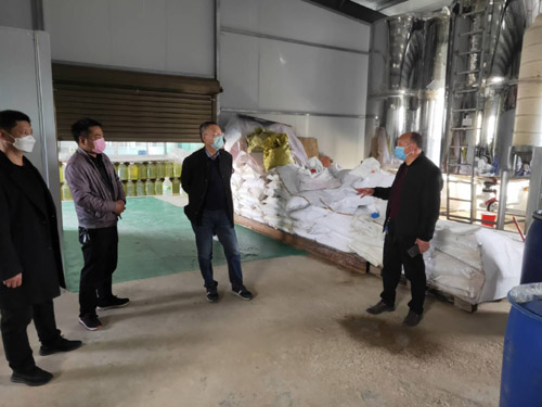 河南省南召县小店乡扶贫车间复工复产 巩固脱贫攻坚成效