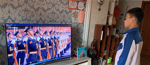 胶州七中举行别样的线上升旗仪式