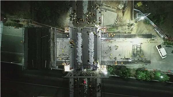 国内首次双线铁路曲线段换梁顺利完成