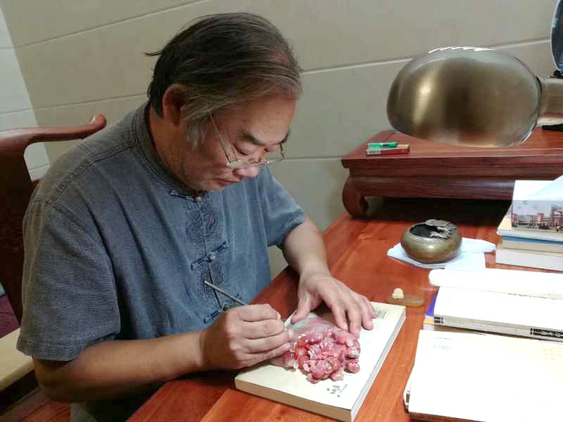 微刻大师张翼：专注毫厘 成就刀尖艺术