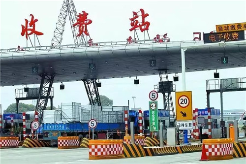 全国收费公路5月6日零时起恢复收费 交通运输部有关负责人回应热点问题
