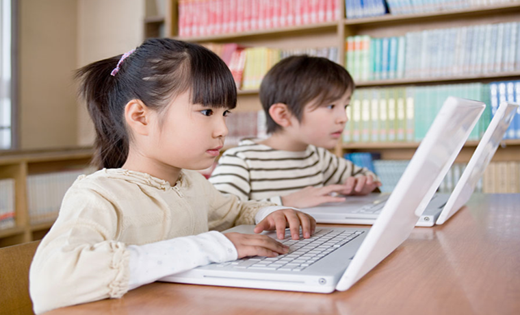 报告：32.9%小学生网民在学龄前已开始使用互联网