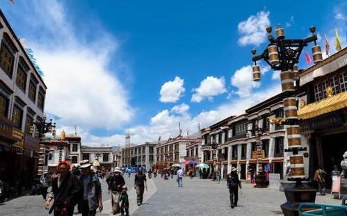 拉萨八廓街重开