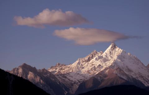云南梅里雪山国家公园因雨雪暂停开放