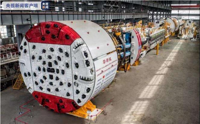 国内最大直径敞开式硬岩掘进机下线