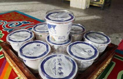 四川阿坝：牦牛奶制品花样翻新 拓宽脱贫致富之路