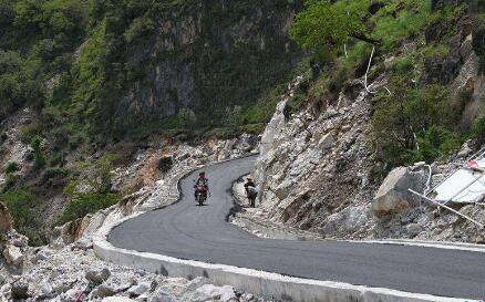 我国最后一个具备条件通硬化路的建制村阿布洛哈村通车了