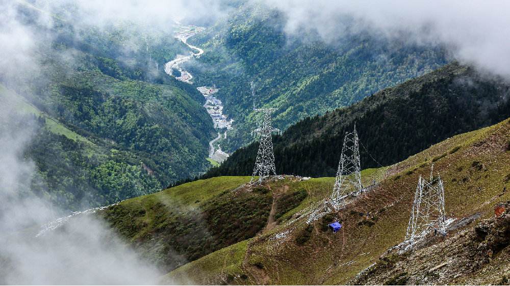 四川省1240个深贫地区电网建设项目全部完工