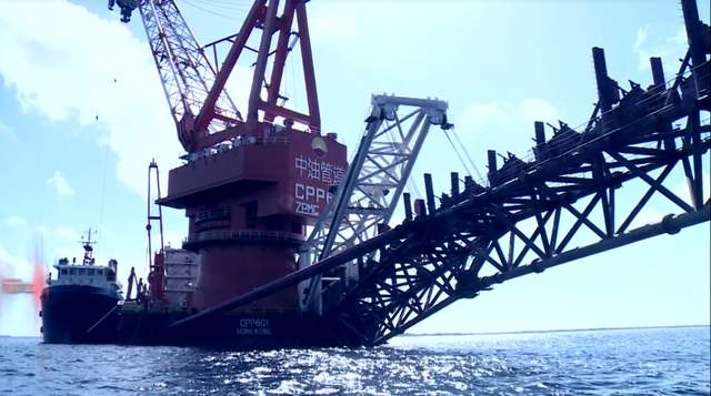 通讯：中国造世界级“海上油气工厂”在巴西投产