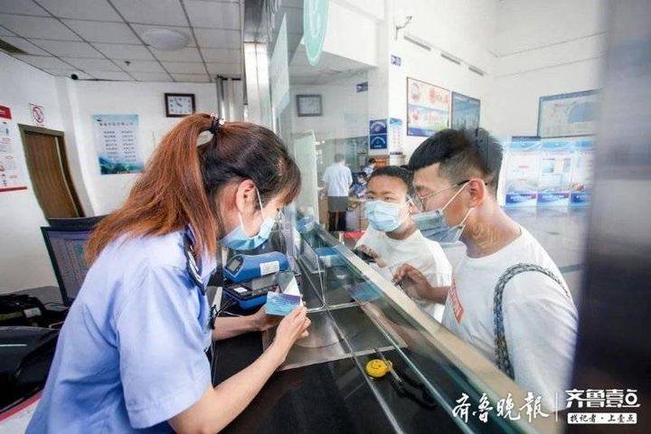 山东荣成推“诚信公交卡” 刷卡有“诚信”提示音