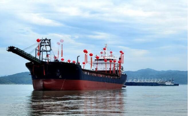 首艘搭载国产高速动力万吨级工程船试航