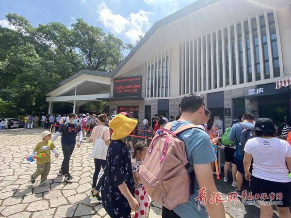 青岛：12家景区免门票 首日接待游客31615人次 