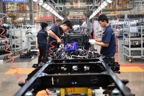 江西赣州：筑牢工业“压舱石” 壮大“引擎”谱新篇