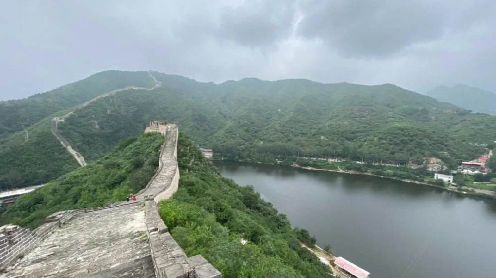 暗开收费栈道，水库污染严重 野蛮旅游正伤害野长城