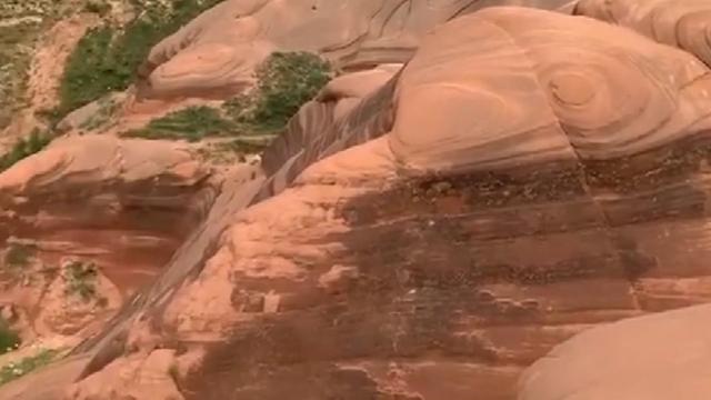 景区已介入调查丹霞地貌被刻字